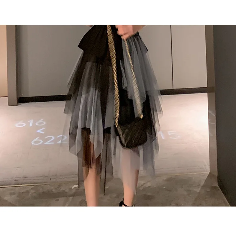 Женское трикотажное платье пачка с открытыми плечами черное многослойное