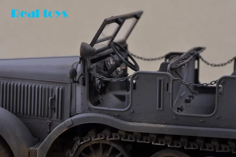 Трубач модель 01583 1/35 SD. Kfz.8 schwerer zugkraftwagen 12 т пластиковая модель комплект