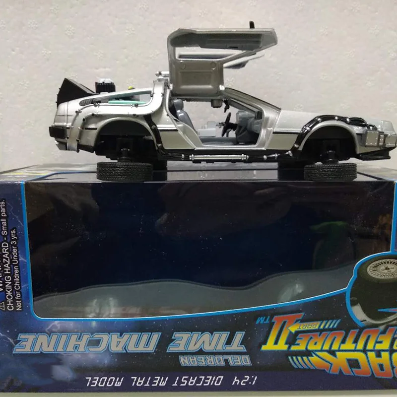 

1/24 Scale Metal Alloy Car Diecast Model Part II Time Machine DMC-12 Model Toy Back to the Future Movie Fly Wheels Fold Version