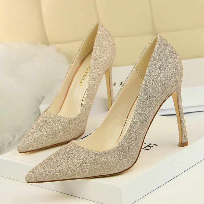 Новинка Модные женские туфли-лодочки Сезон весна-осень Шикарные пикантные туфли