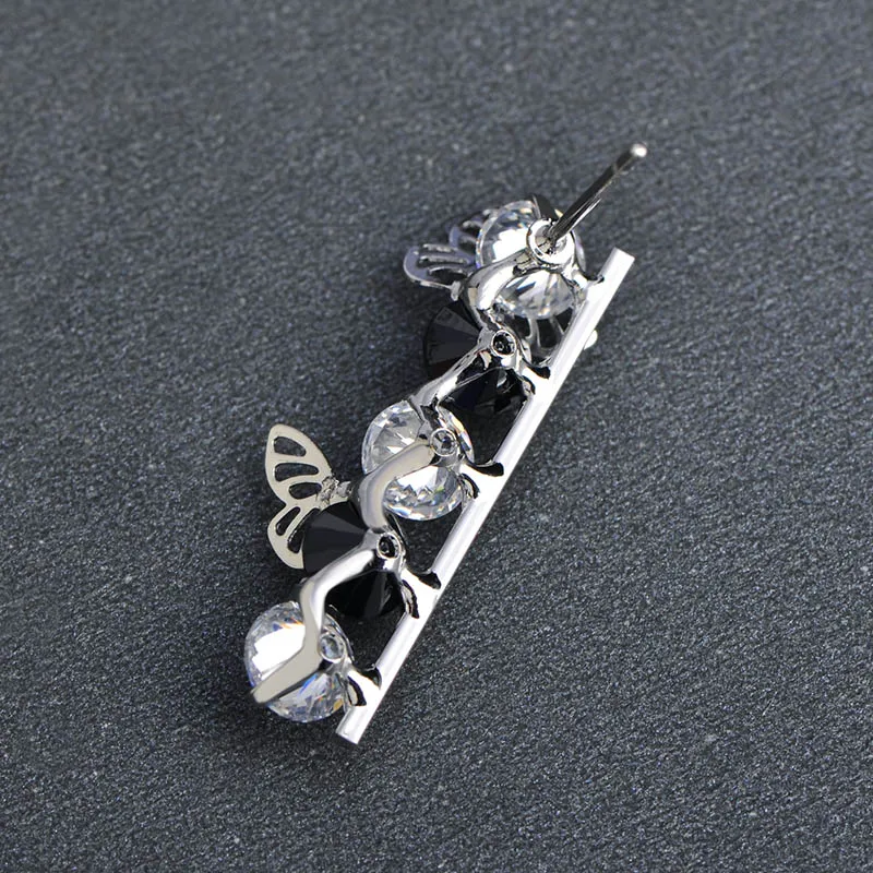 Женские серьги-пусеты FUNMOR в виде бабочки серебристый блестящий цвет циркониевые