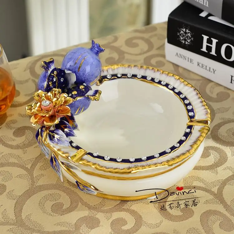 Большая роскошная пепельница из высококачественной керамики в европейском