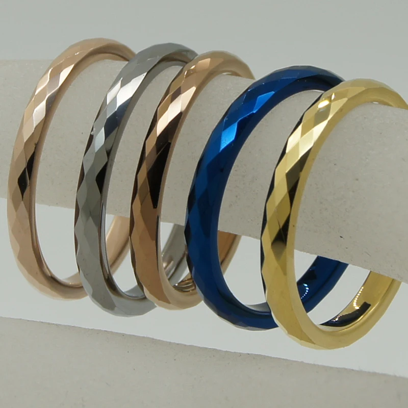 Оригинальное серебристо серое вольфрамовое кольцо с несколькими гранями