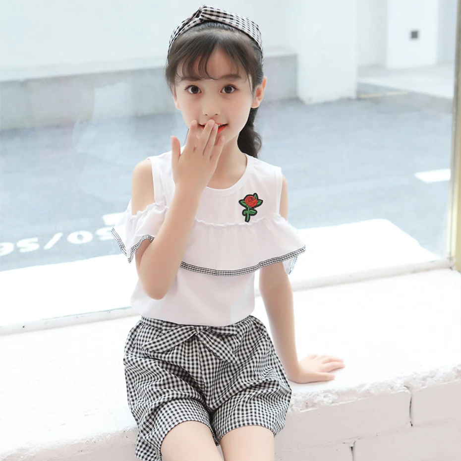 Комплект одежды для девочек рубашка с открытыми плечами + клетчатые шорты