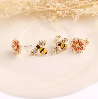 Fashion Korea Design bee and daisy flower Asymmetric stud earrings animal for women jewelry wholesale | Украшения и аксессуары