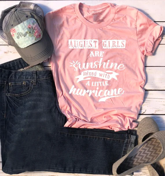 Августа Девочки Солнце смешивают с небольшим количеством ураган для рожденных в