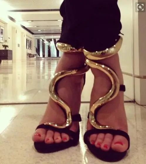 Лидер продаж летние женские босоножки на высоком каблуке золотистого цвета с