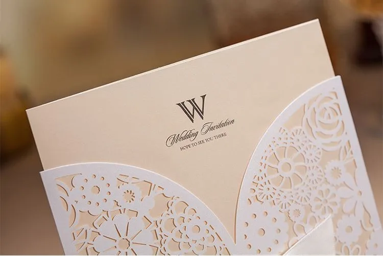 Персонализированные лазерная резка полые Дизайн белого цвета свадебные