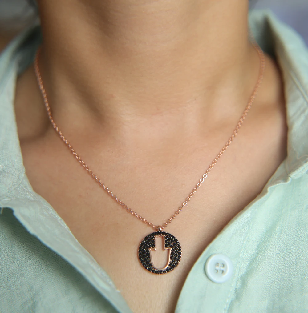 Женское Ожерелье цепочка из розового золота с выложенным синим черным красным