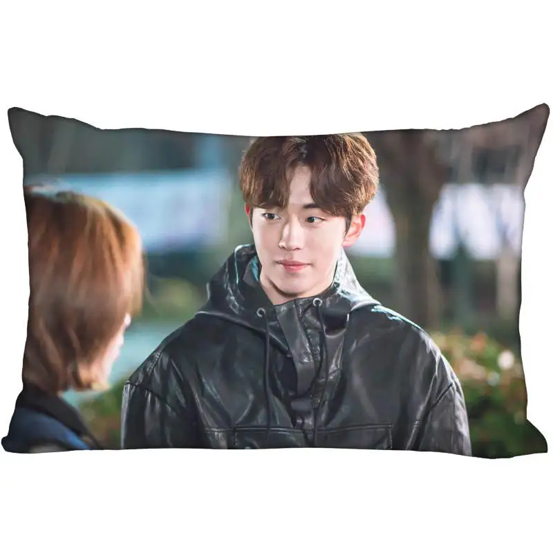 Новое поступление наволочка Nam Joo Hyuk сатиновая 35x45 см (одна сторона) с принтом цвет
