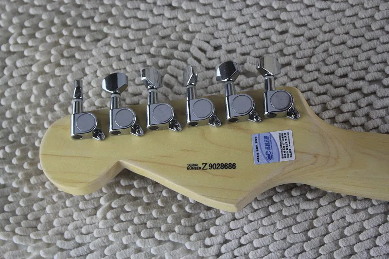 Hardcase high quality rosewood fingerboard 6 string strat White pearl guard electric guitar | Спорт и развлечения