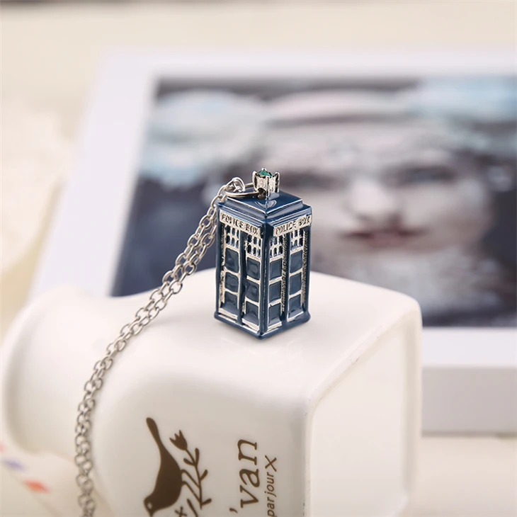Ожерелье с дизайном ТАРДИС полицейская коробка Британская телефонная будка