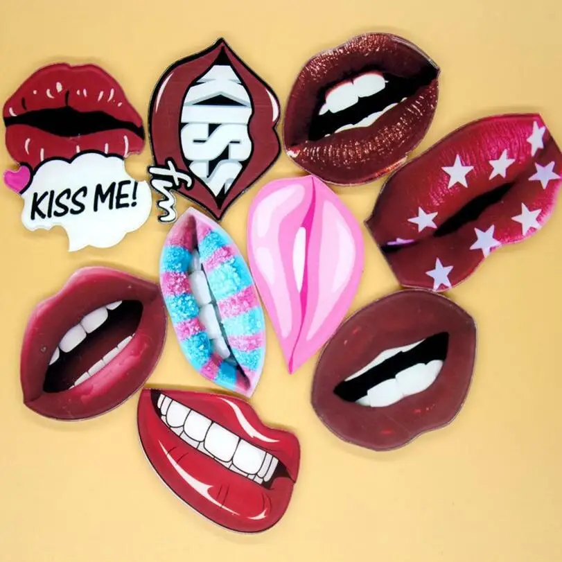 1 шт. забавная акриловая брошь в виде красных губ Kiss Me форме рюкзака булавка на