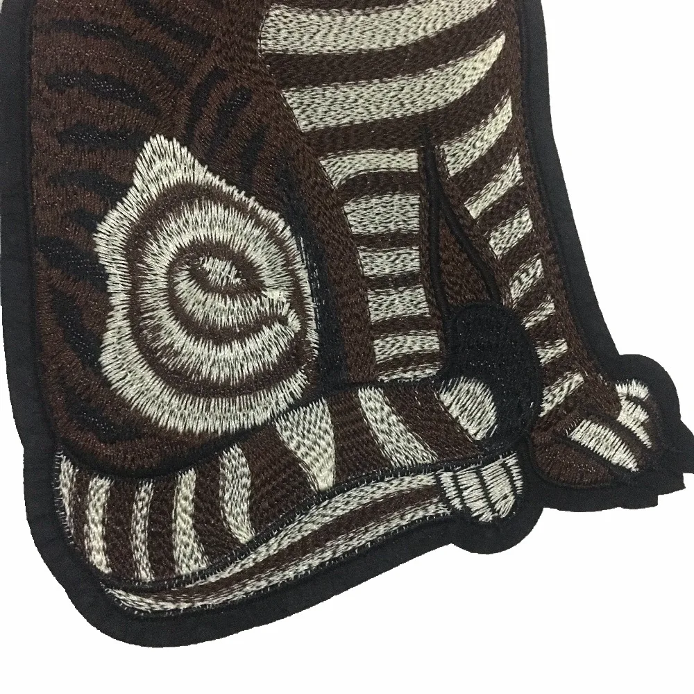 Аппликация в виде коричневого кота вышивка нашивка для одежды нашивки свитера