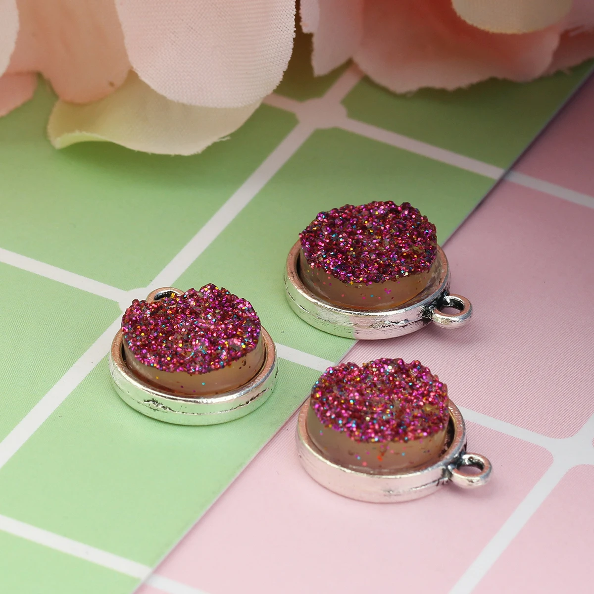 Круглый талисман кулон серии Druzy с фиолетовым АБ цветным неровным круглым