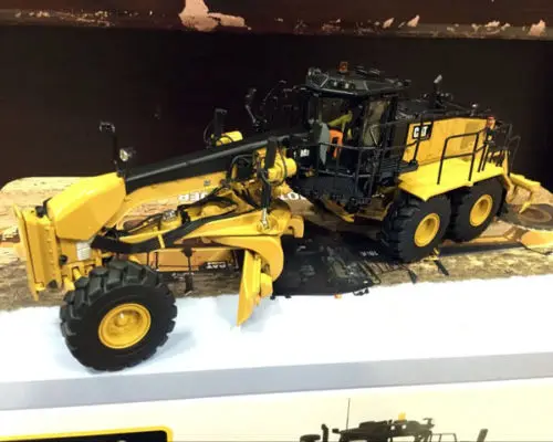 Литая под давлением игрушка модель DM 1:50 гусеница кошка 18M3 мотор грейдер Инженерная техника игрушка 85521 для мужчин подарок, коллекция, украшение