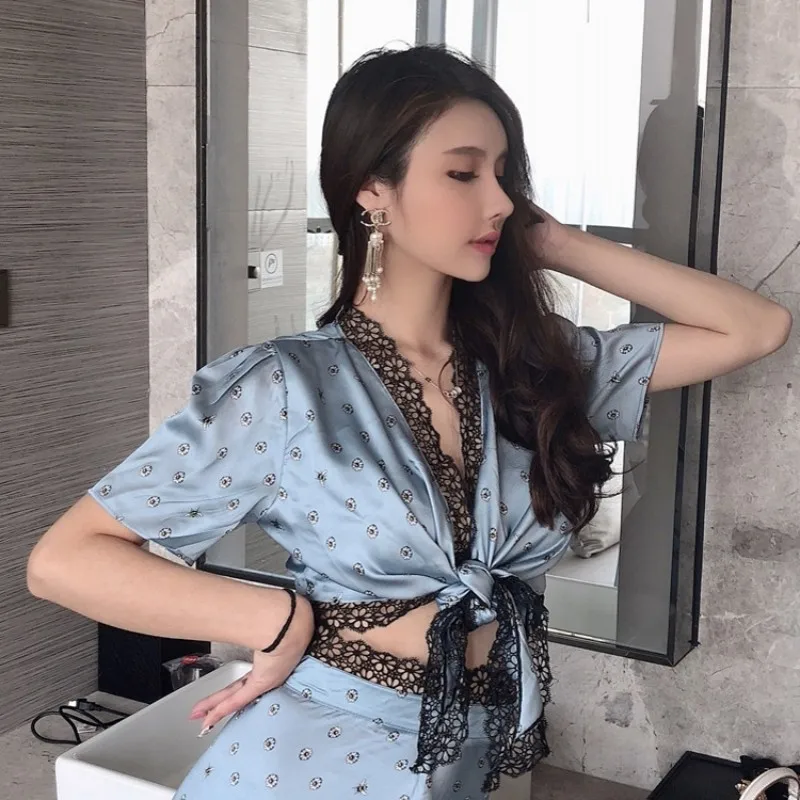 

2019 New Bohemian Two Piece Sets Women Printing Flower Lace Wide Leg Pants And Sexy V-Neck Short Sleeve Tops Elegant 2 Piece Set