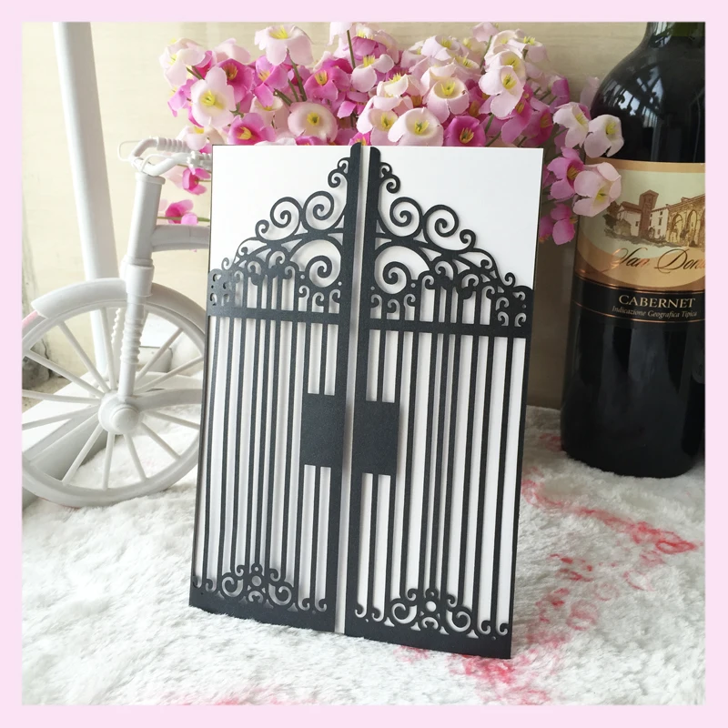 30 шт. полые мерцающие бумажные влюбленные двери дизайн Свадебное приглашение