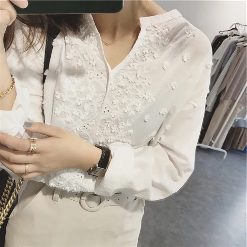 2019 Women's Fashion V-neck Long-sleeved Embroidered Three-dimensional Flower Loose Pullover White Shirt |