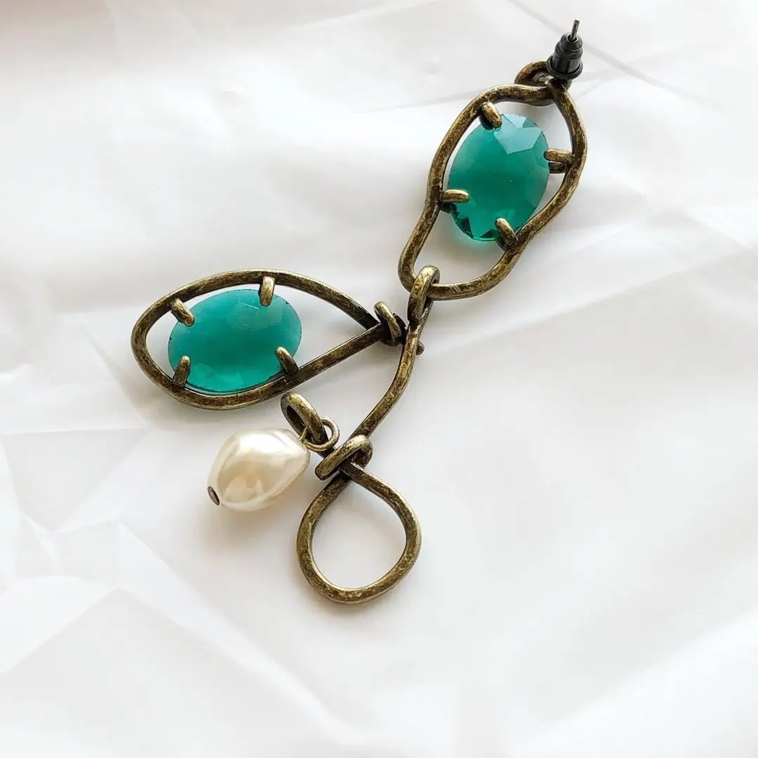 

New earring simple fashion metal inlaid with emerald pearl earrings