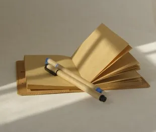 Not so kraft paper pen gel green Japanese paper- recycling Muji wind |