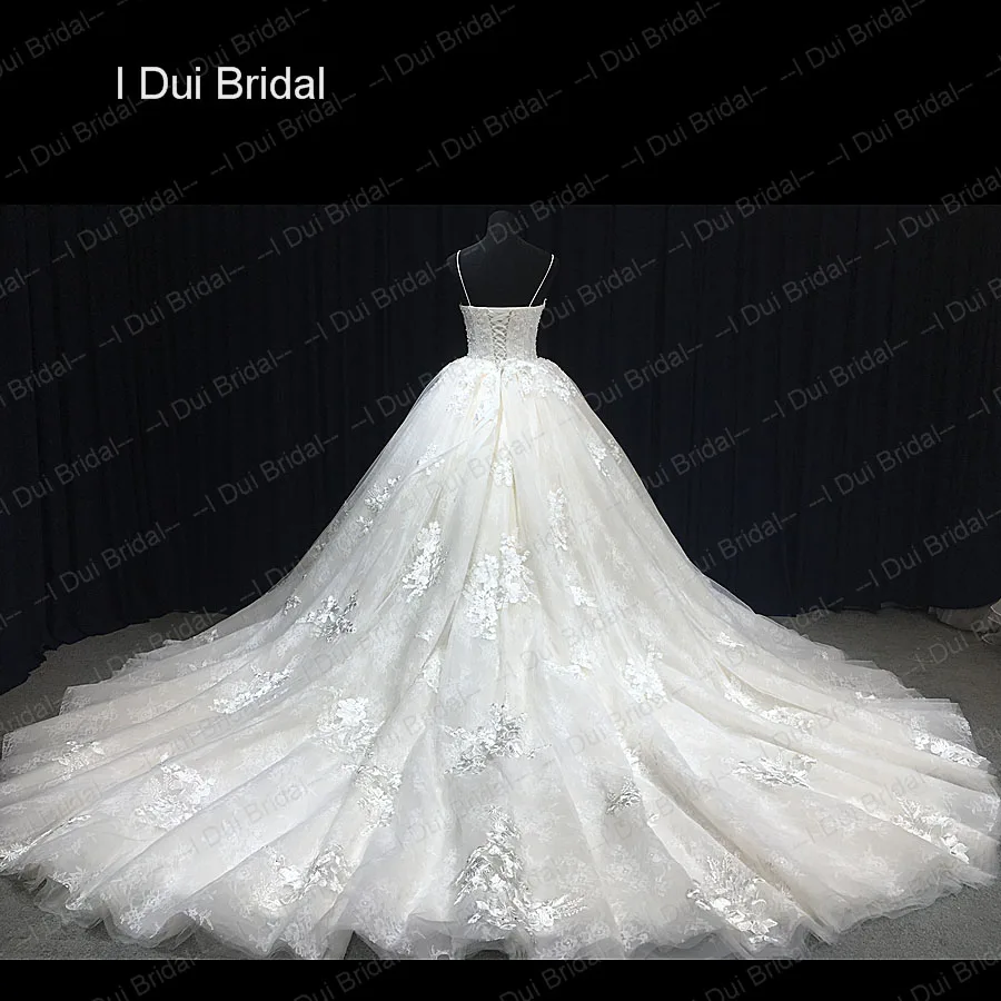 Spaghetti Strap High Quality Wedding Dress Lace Appliqued Ball Gown Bridal Gown