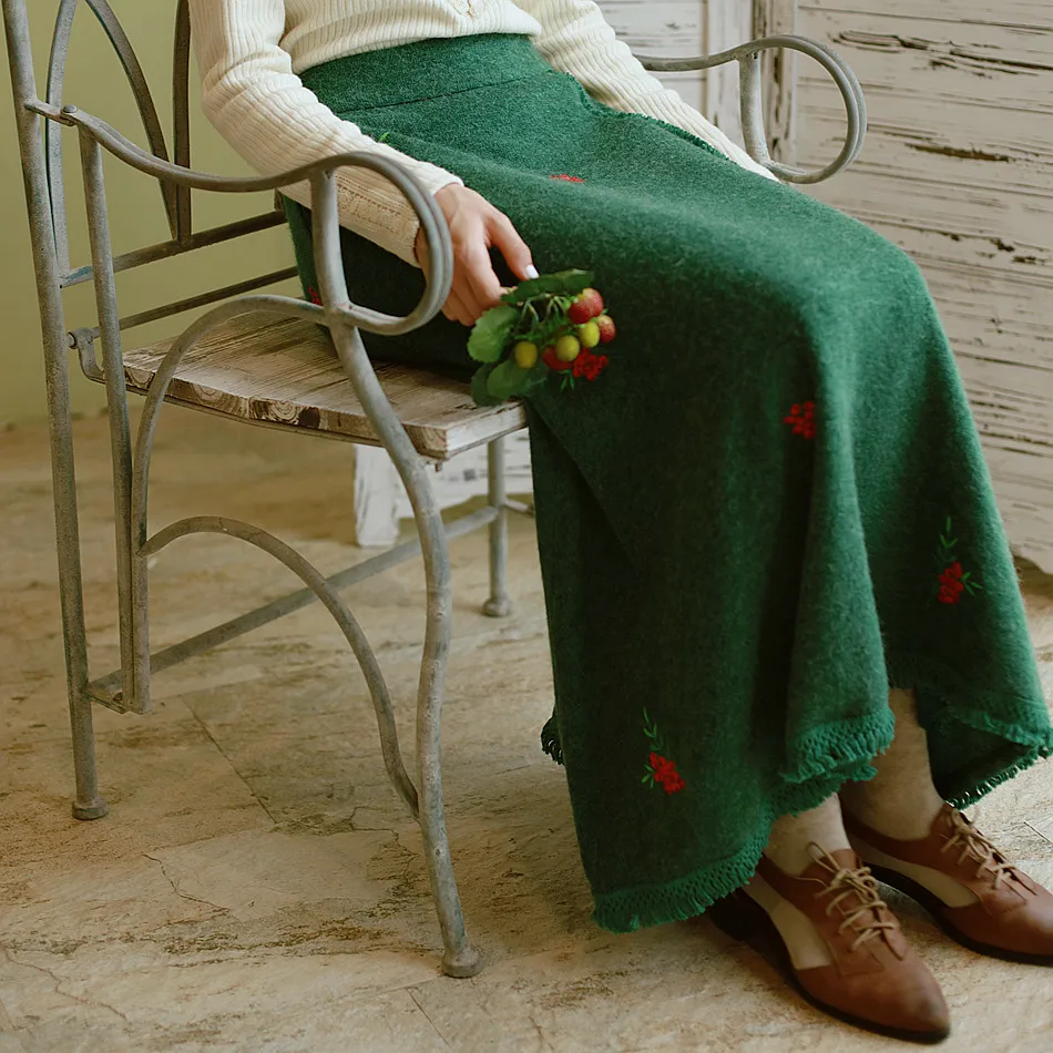 Женская трикотажная юбка LYNETTE'S изумрудно-зеленая Цветочная вышивка кисточки