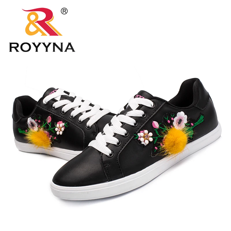 Royyna Новые популярные Стиль Для женщин Открытый Спортивная обувь Обувь цветок Femme Туфли без каблуков микрофибры леди повседневная обувь Кружево до zapalillas Mujer