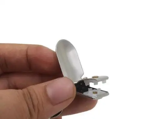 Украшенная цепочка из звеньев с серебряными концами зажим для свитера воротника