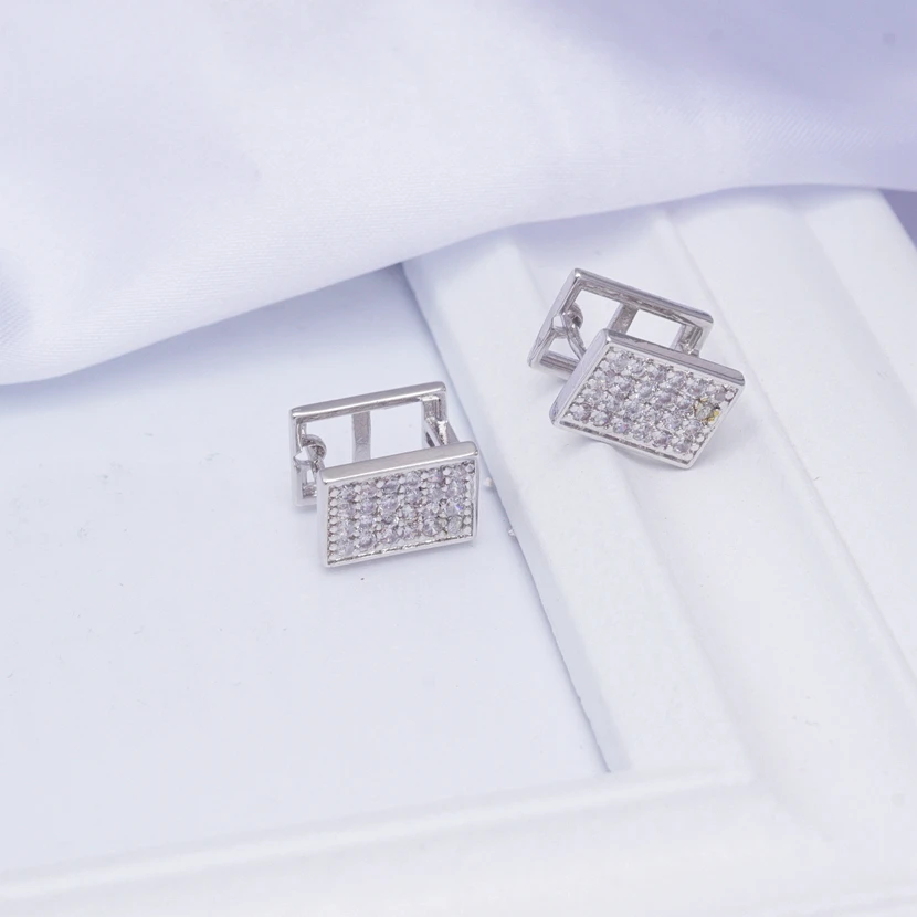 Оригинальные квадратные серьги-кольца для женщин заполненные белым золотом
