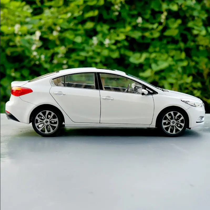 Высокая имитация KIA K3 Коллекция Модель 1:18 передовая модель автомобиля из сплава