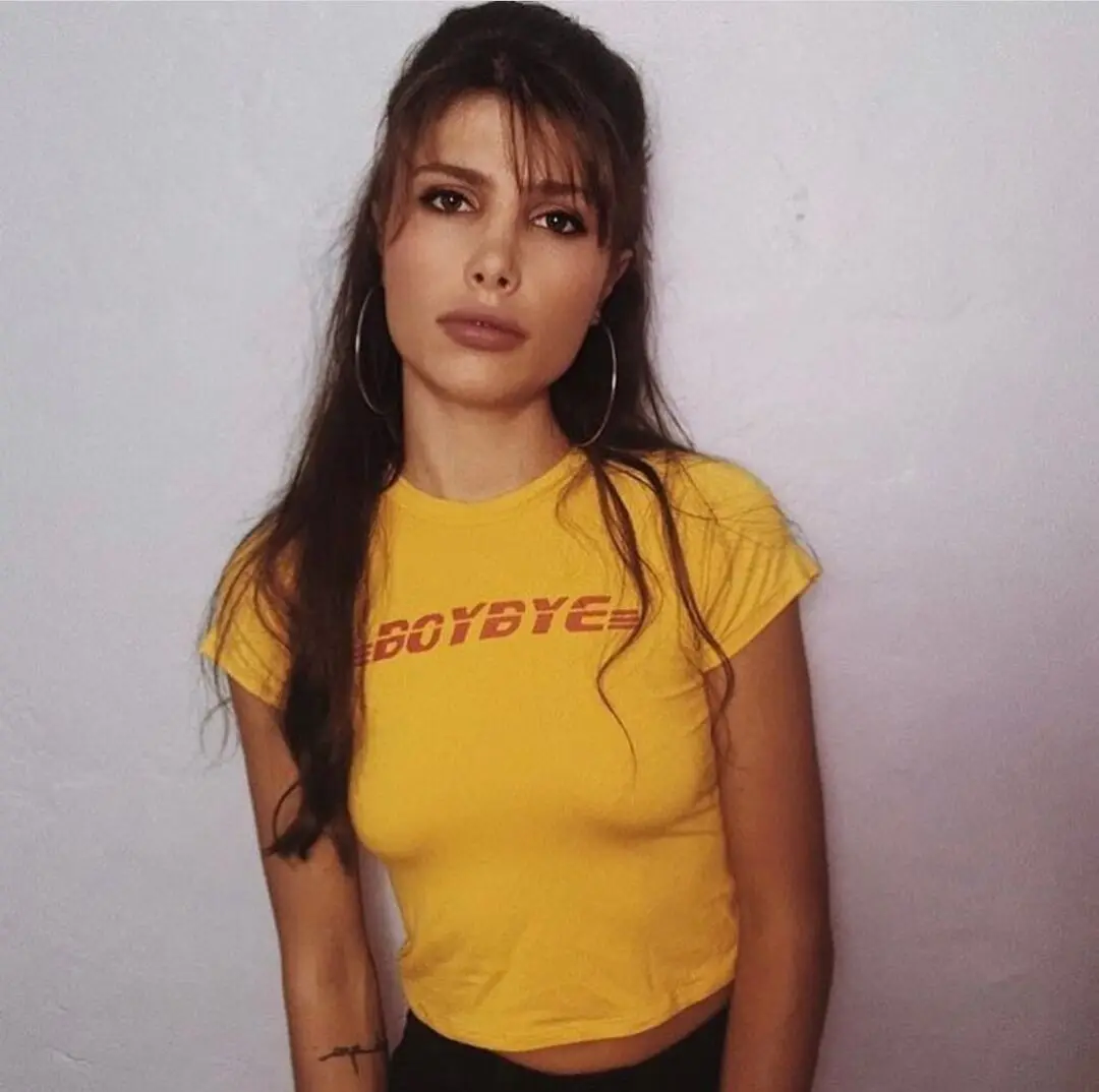 Фото Женская футболка с коротким рукавом желтая принтом в виде букв top tees t-shirt harajukufunny Женская футболка с коротким рукавом желтая принтом в виде букв top tees t-shirt harajukufunny
