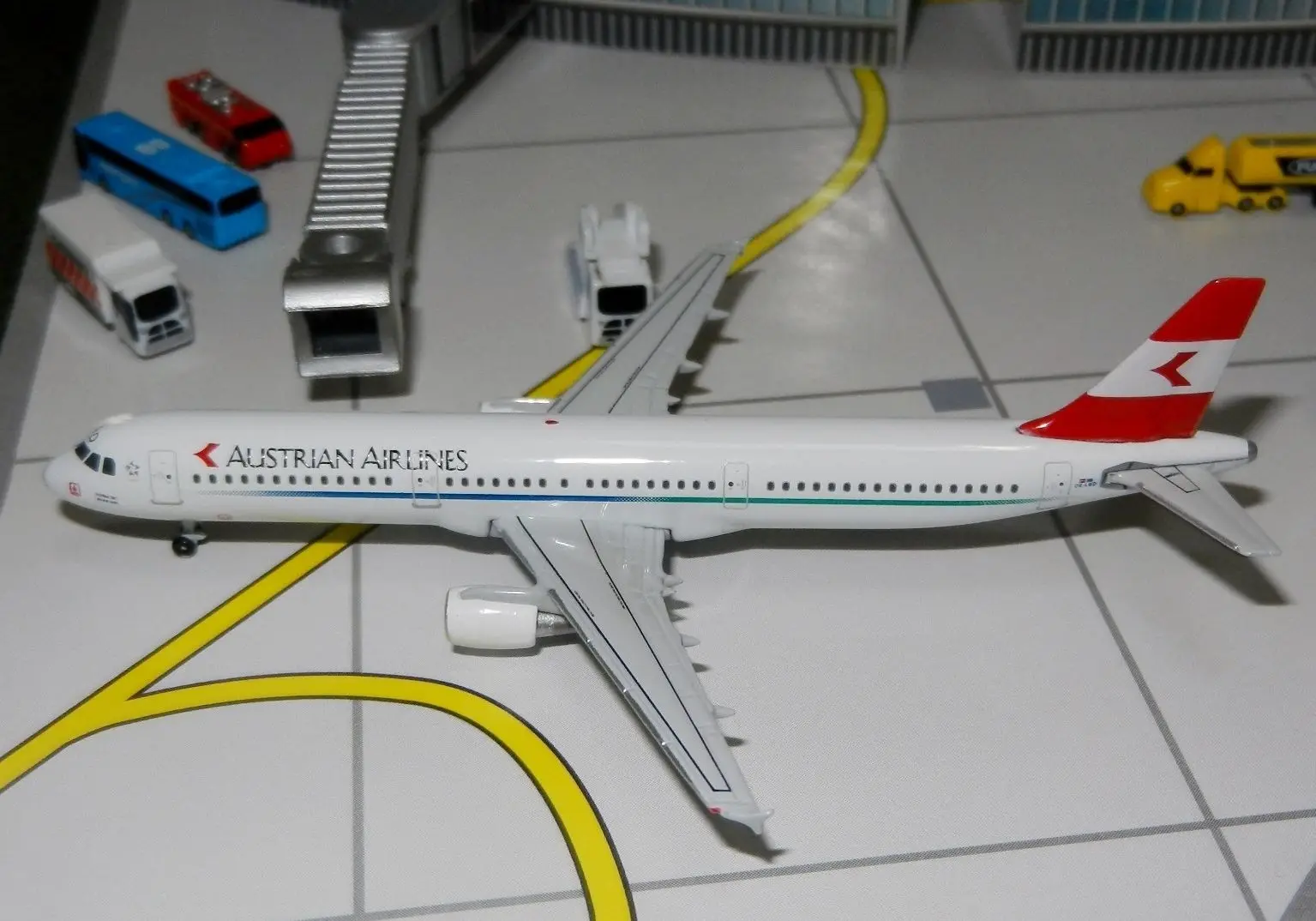1:500 Австрия авиакомпаний Аэробус A321 OE LBD с трёхмерными чертёжами для продажи