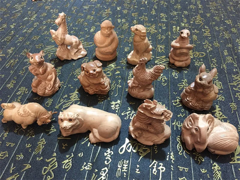 

Creative Handicraft Peach Twelve Zodiac Exquisite Small Ornaments Carved Logs Lacquerless Home Decoration Preferred