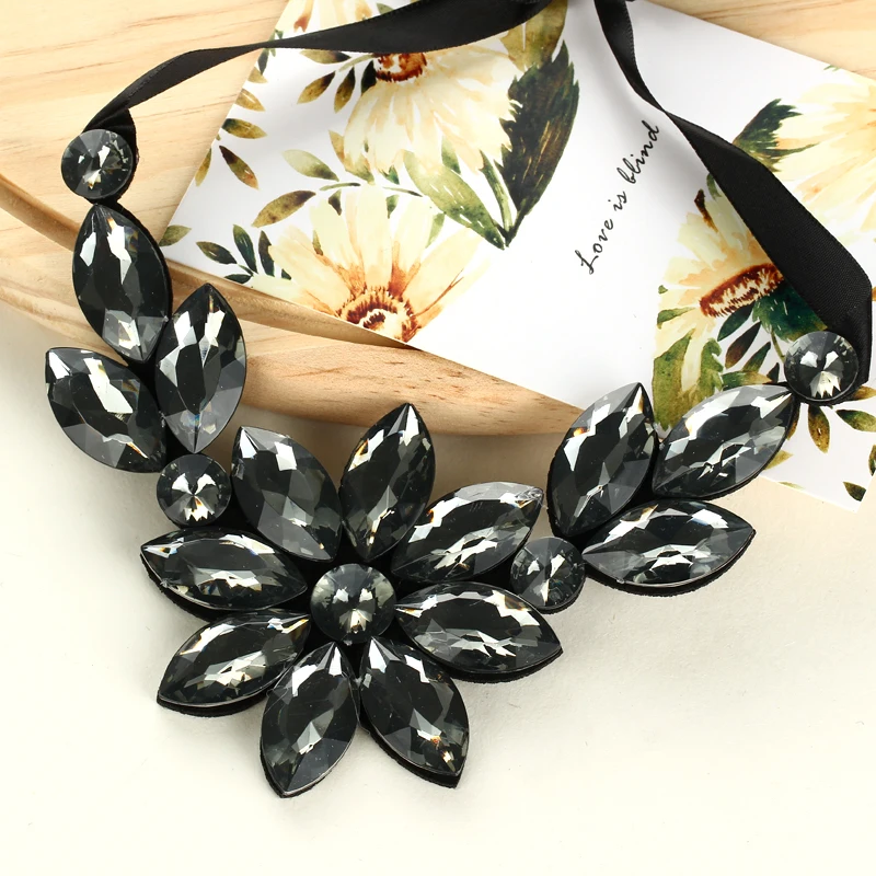 Женское ожерелье с подвеской в виде цветка и кристаллов|ribbon necklace|black ribbon necklacestatement