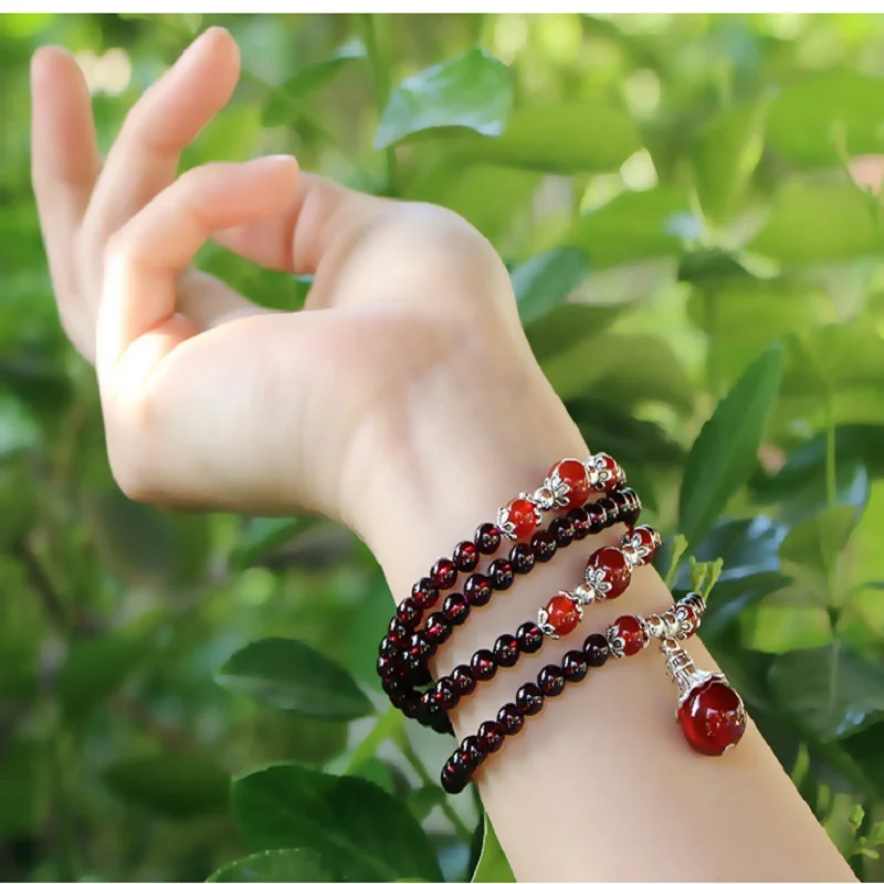 

In China's popular products - natural garnet stone and red agate bracelet lucky decoration