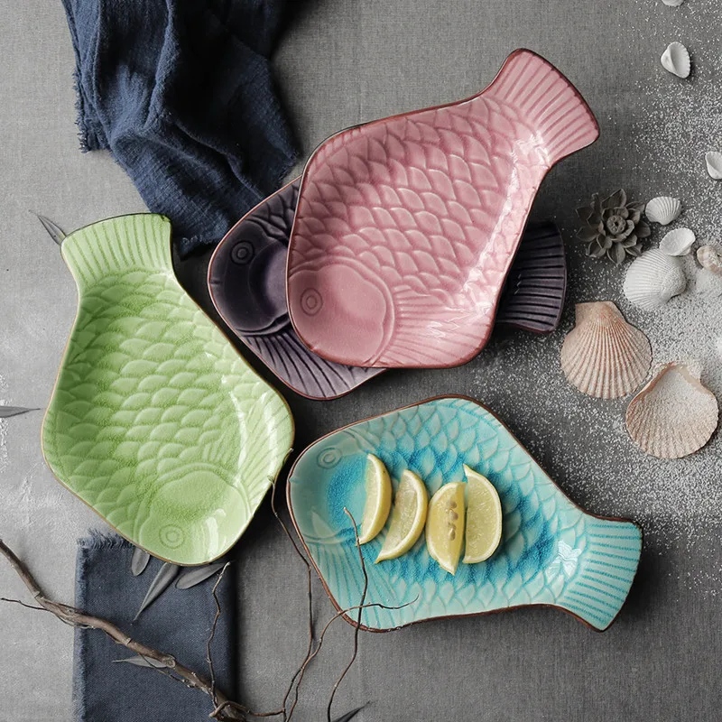 Эмалированная керамическая тарелка в виде рыбки с изображением трещин и