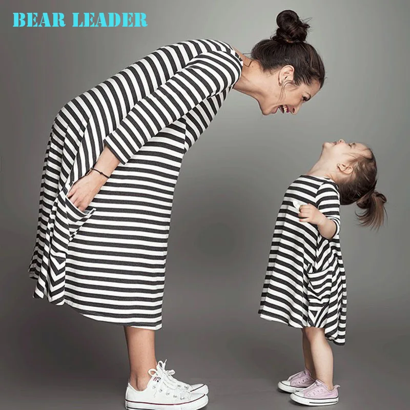 Bear Leader/Новинка года; сезон весна-осень; одинаковые комплекты для семьи осеннее черное платье в полоску для мамы и дочки
