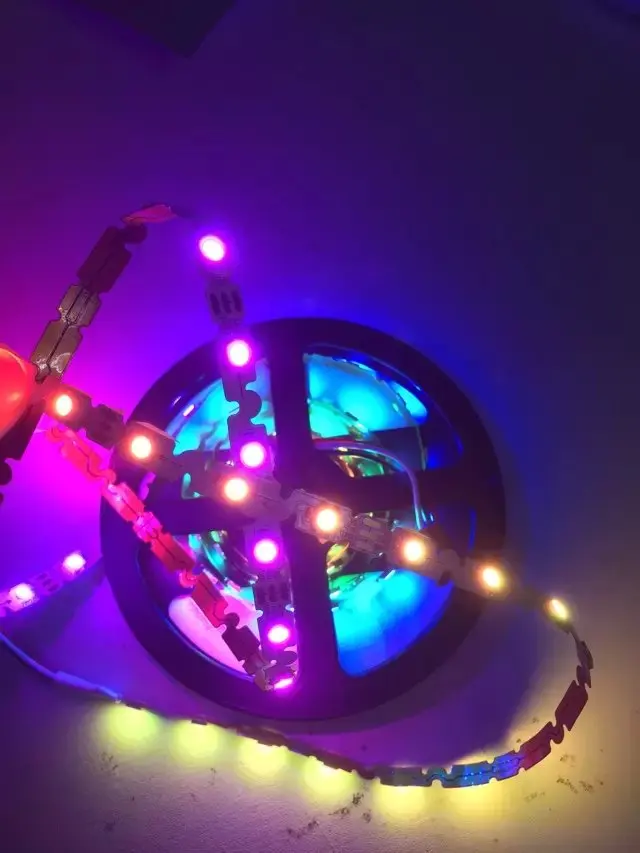 SK6812-RGB гибкая адресуемых СВЕТОДИОДНЫЙ пиксель полосы; 48 Светодиодный s с 48 пикс./м; из водонепроницаемого материала; белый PCB; DC5V вход