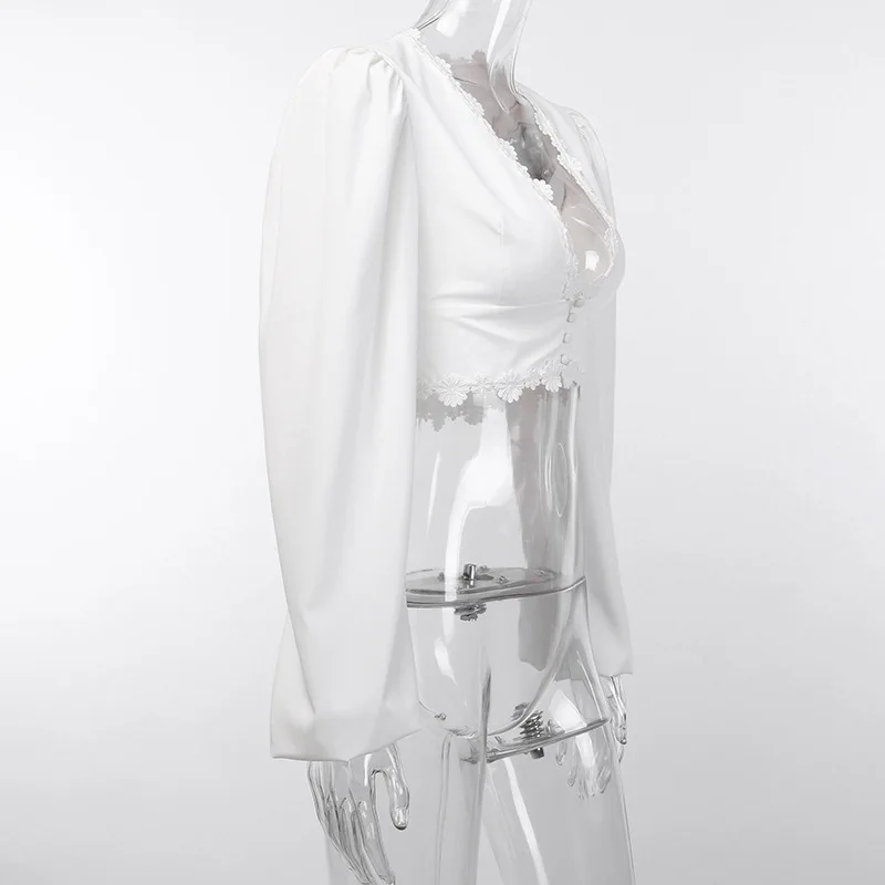 Женская блузка с v-образным вырезом и открытой спиной белая укороченная