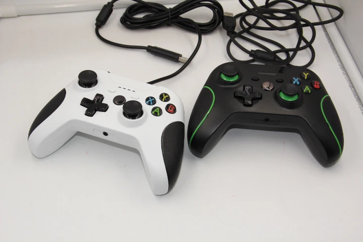 Проводной контроллер для Xbox One геймпад джойстик USB черный/белый|Запасные части| |