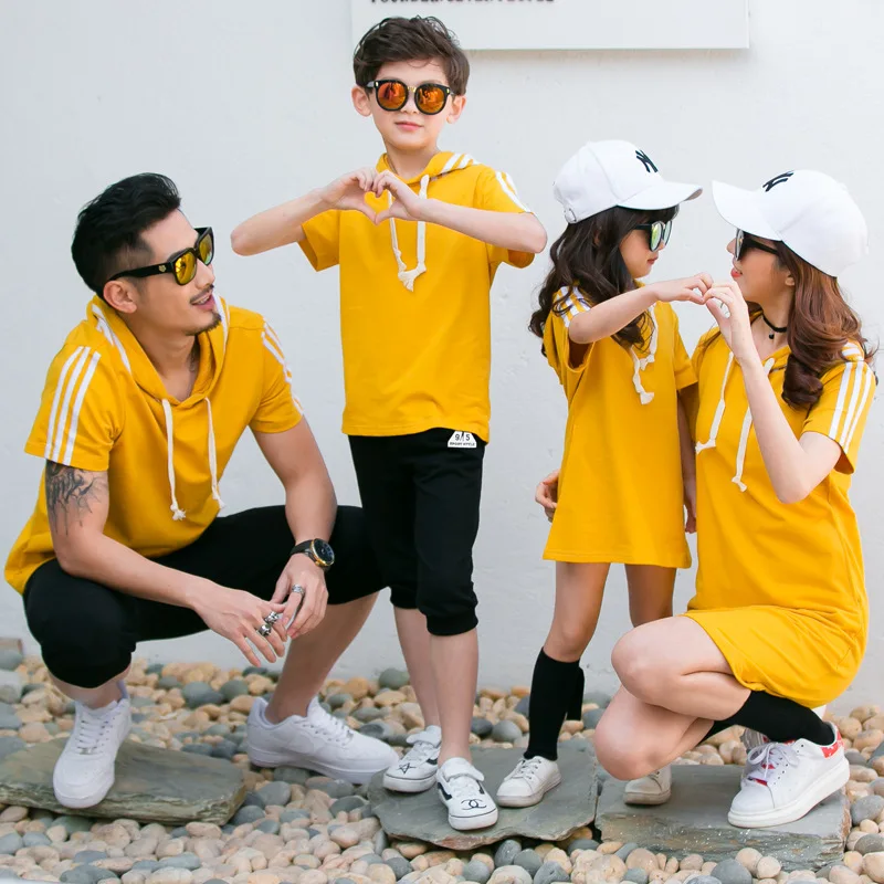 2019 летняя Одинаковая одежда для папы и сына Семейные пижамы платья мамы дочки