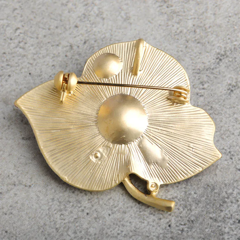 Marry Прекрасные Романтические Броши Корсажи Блестящая Эмаль Имитационные Жемчужные Броши Ювелирные Шипы на Воротнике Платье Шарф Свадебная Бижутерия.