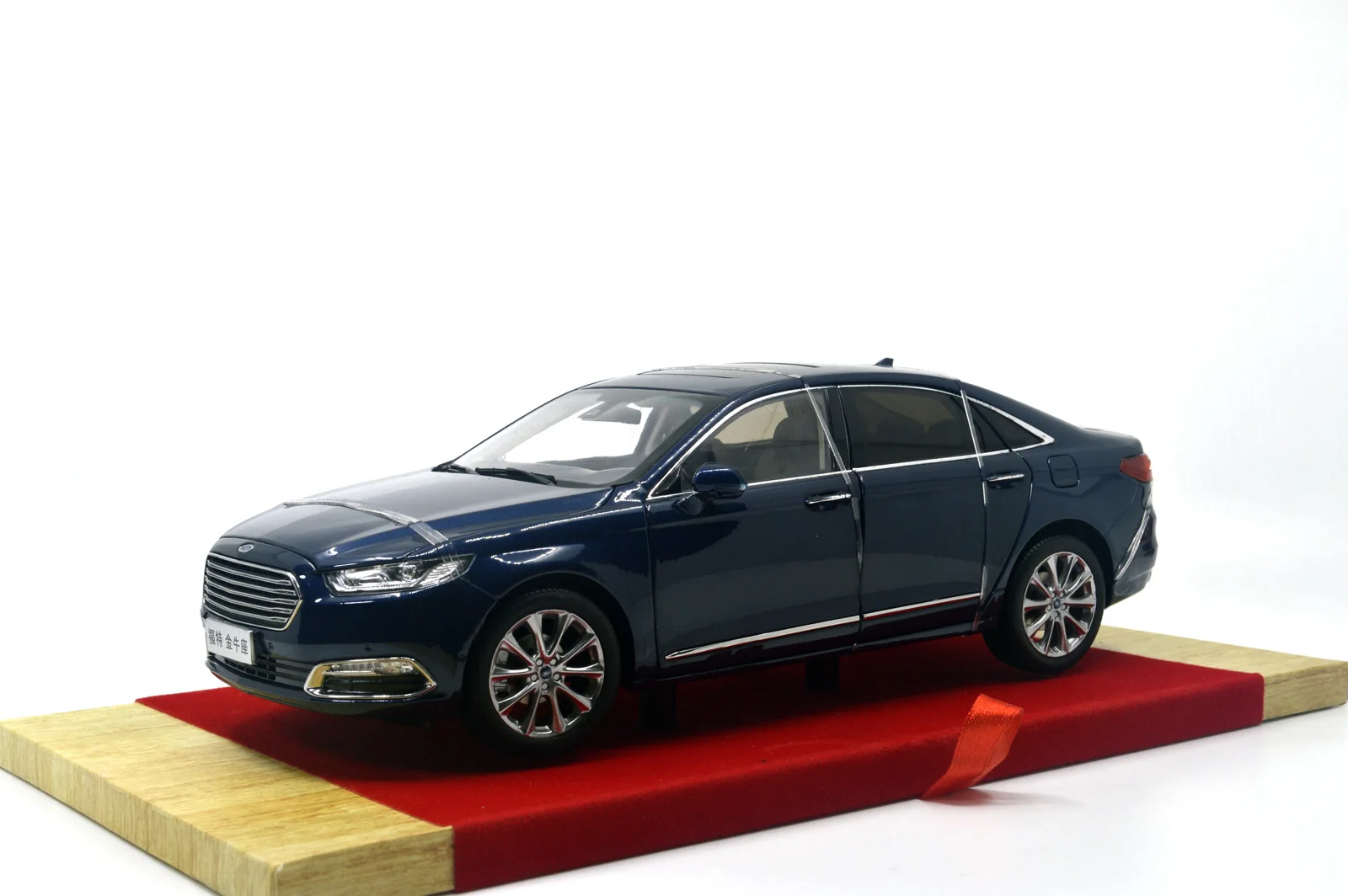 Модель Paudi 1/18 1:18 Масштаб Ford aurus Синий литой модельный автомобиль игрушка, модель автомобиля двери открытые
