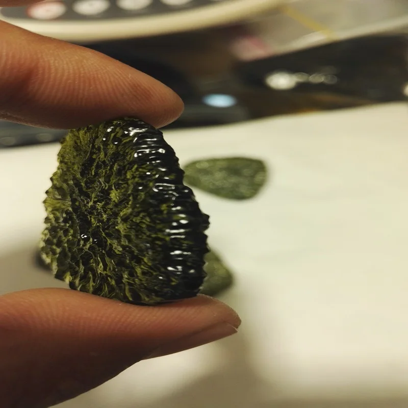 Новые продукты 20 г-25 г натуральный чешский Аэролит Moldavite Green Кристалл Рейки