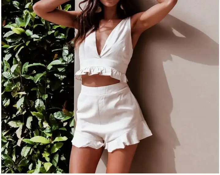 

Bohemian New 2021 Women Set White StraplessTop + Mini Short 2 Pieces Set For Beach Holiday Ruffles Lace Up Vestido