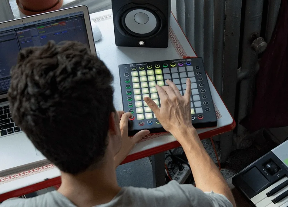 Novation Launchpad Pro светодиодный отзывы MIDI контроллер клавиатуры USB DJ ударные колодки сценический микшер