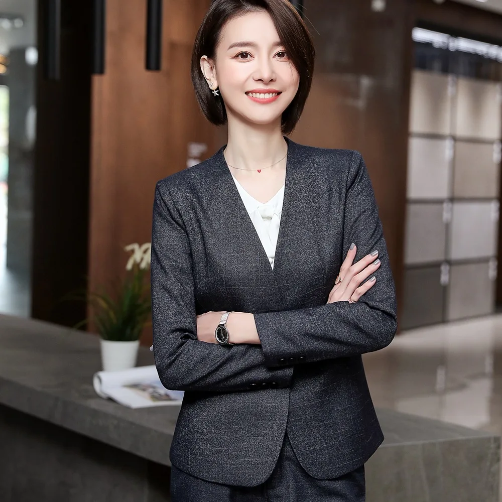 Женский офисный костюм с юбкой и карманами элегантный блейзер V образным вырезом