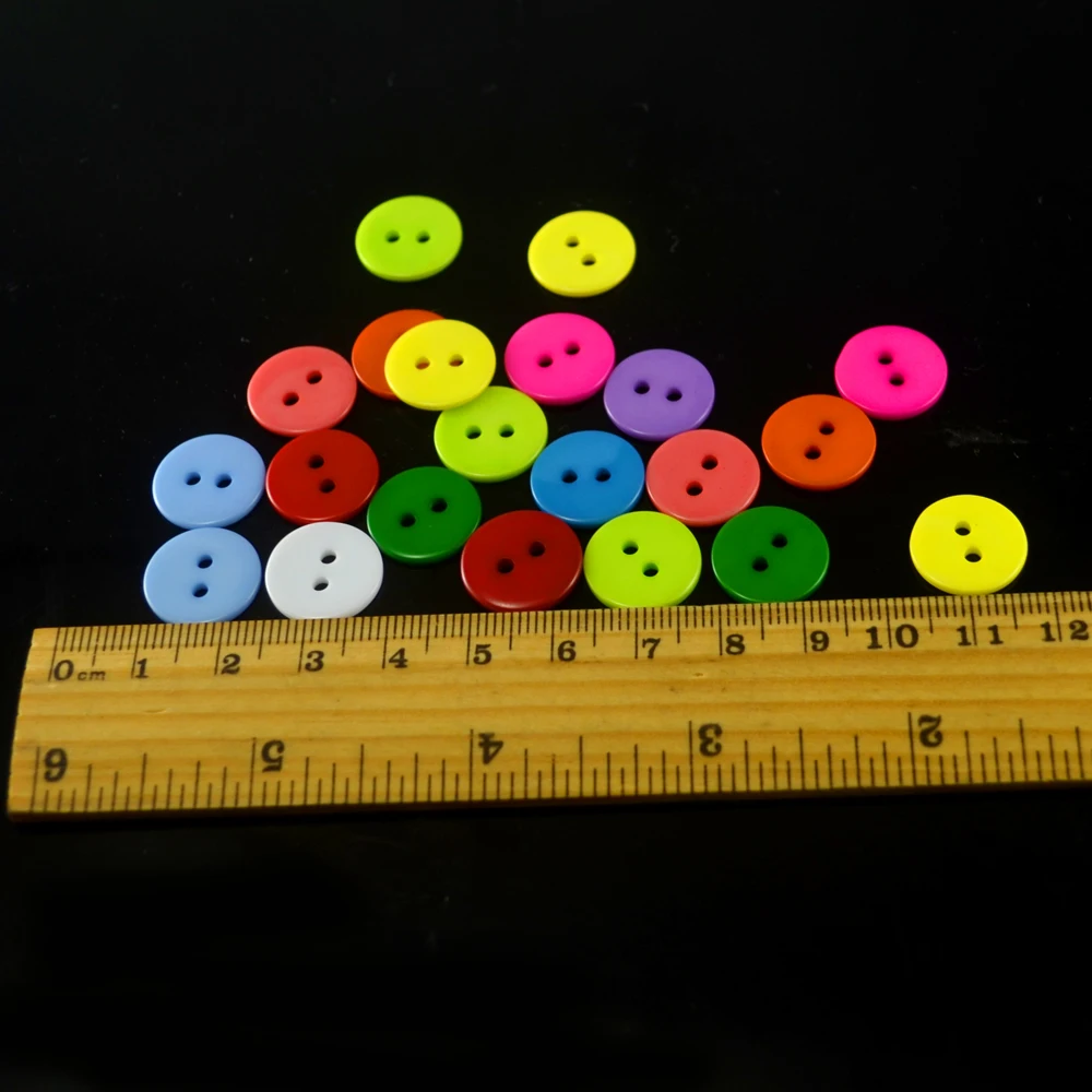 Оптовая продажа 10 видов цветов 15 мм 2 полимерная пуговица с отверстиями для шитья