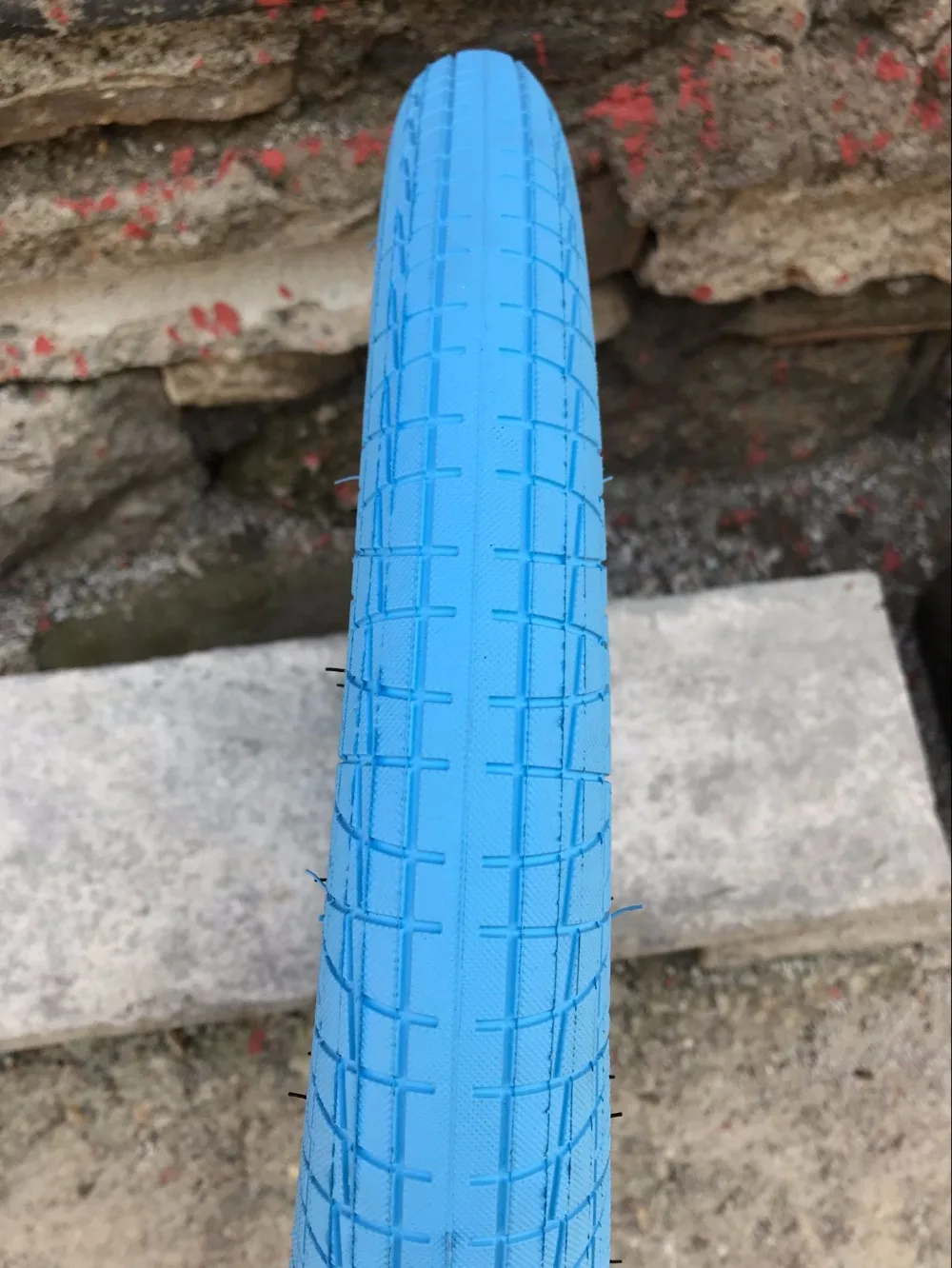 Innova bmx шины 20X2,3 синий хорошая цена(одна пара